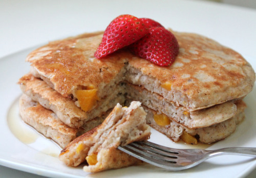 vanilla-peach-buttermilk-pancakes