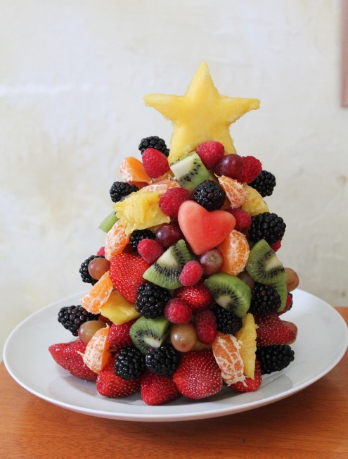 edible christmas tree made with fruit